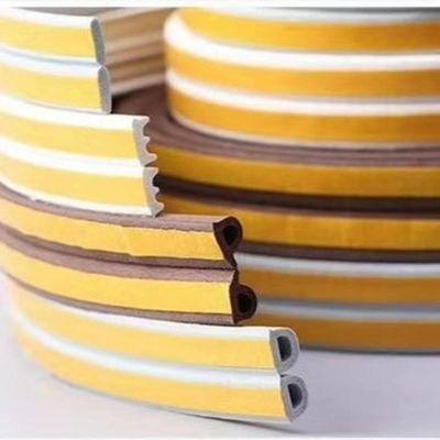 100% PP Yığın Yüksekliği 25mm Genişliği 50mm Kapı Dükkanı Alüminyum Pencereler ve Kapılar için Kauçuk Dükkan
