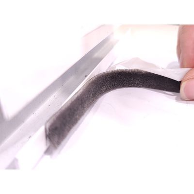 Alüminyum kapılar ve pencereler için toz geçirmez böcek geçirmez yün yığını mühürleme silikon olmayan hava şeridi