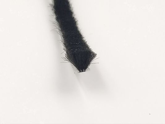 Kapı Pencere Aksesuarları 3M yapıştırıcı pencere şeridi ile toz geçirmez yığın hava şeridi Siyah / Gri / Kahverengi / Beyaz / Diğer