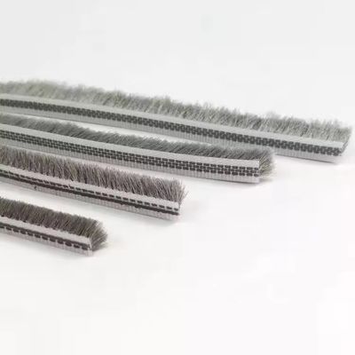 KARA/ÇİK/KARA/BİLİ/DÜNYE renkte Pencere aksesuarları için alüminyum bristled mühürleme şeridi Yığın yüksekliği 3-25mm Genişliği 3-50mm