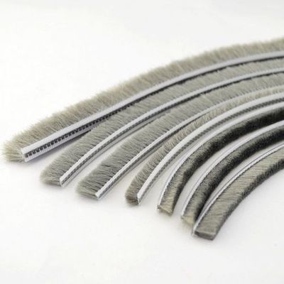 Hava ve ses yalıtımı için 3-25mm yün yığın şeridi Alüminyum pencere KARA/GİRİ/KARA/BEYİK/DÜNÜR RENGLERİ