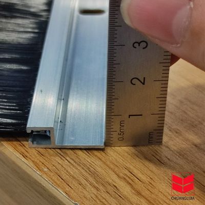 Modern Tasarım Özel Yün Yığın Kapı Sızdırma Çizgi Fırça Yığın Yüksekliği 3-25mm Uzun Sürekli Sızdırma için