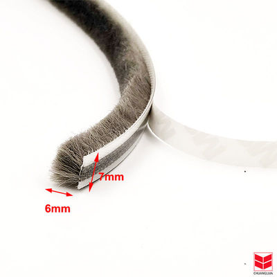 Alüminyum Alaşım Çizgi Fırça Hava Çıkartma Kapı Kapısı Düzeltme Kapısı Yığın Yüksekliği 3-25mm / genişliği 3-50mm
