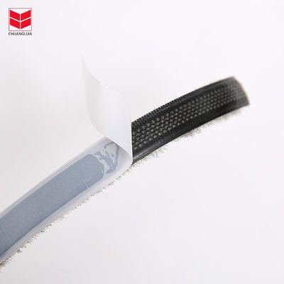 Modern Tasarım Tarzı Kapı ve Pencere Yün Yığın Hava Çubuğu Ses Izolasyonu ISO9001 2008 ile Silikon fırça mühür çubuğu