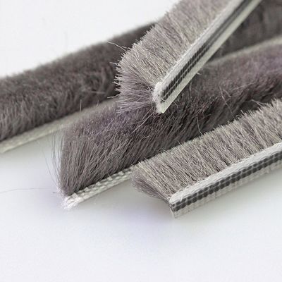 3-25mm Yığın Yüksekliği Kapı Mühürlü Şerit Modern tasarımla 3-50mm Genişliği ve Apposite Yün Hava Çekimi